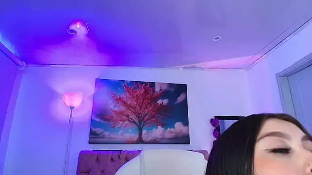 Julianaa_Castro_ on StripChat