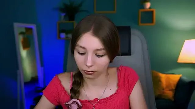 JulieDaniel on StripChat