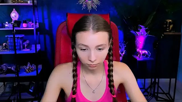 JulieDaniel on StripChat