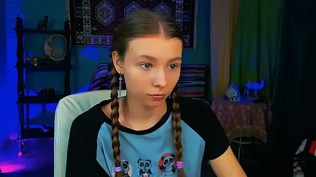 JulieDaniel on StripChat