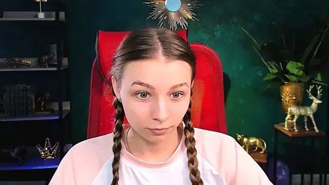 JulieDaniel on StripChat