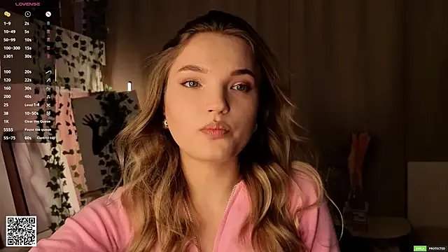 JulieLupo on StripChat