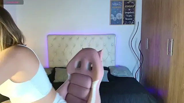 Julieta_priv on StripChat