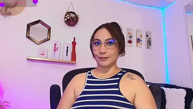 JuliRamirez on StripChat