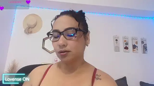 JuliRamirez on StripChat