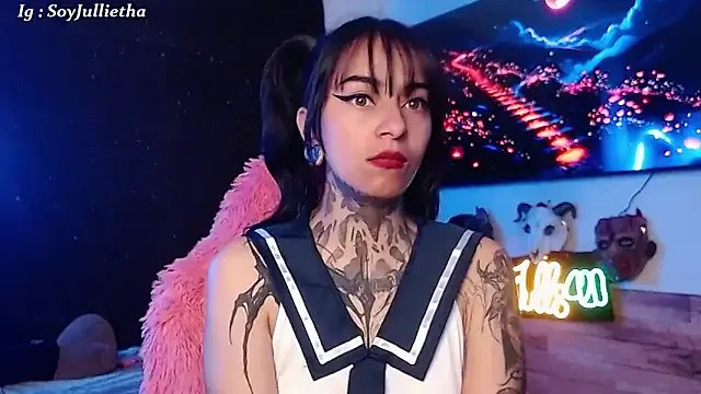 Julls420_ on StripChat