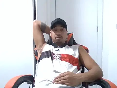 JUNINHOLEKEJR on StripChat