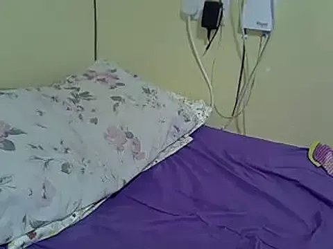 Just_Karu on StripChat