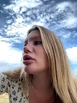 justmilaa on StripChat