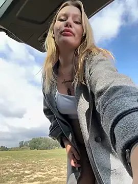 justmilaa on StripChat