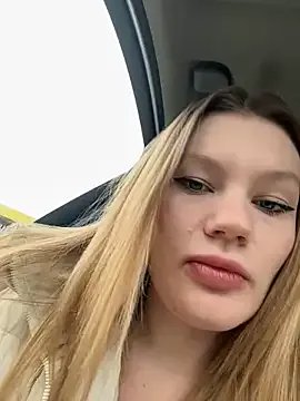 justmilaa on StripChat