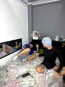 Offline Kailertwink on StripChat