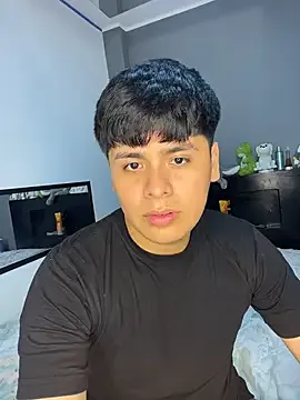 Offline Kailertwink on StripChat