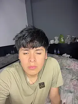 Offline Kailertwink on StripChat