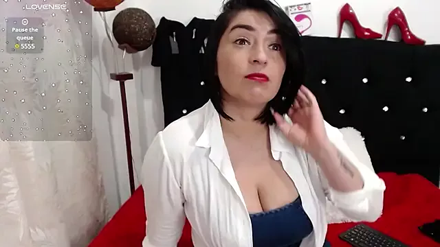 Offline karenlennox1 on StripChat