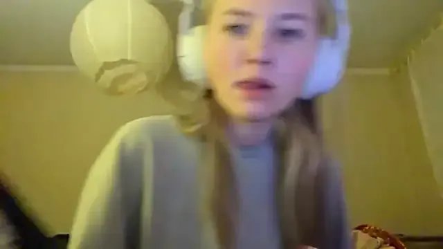 KarinRobertson on StripChat