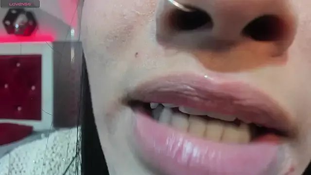 Karoll014 on StripChat