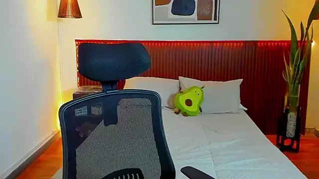 KatherineBond on StripChat