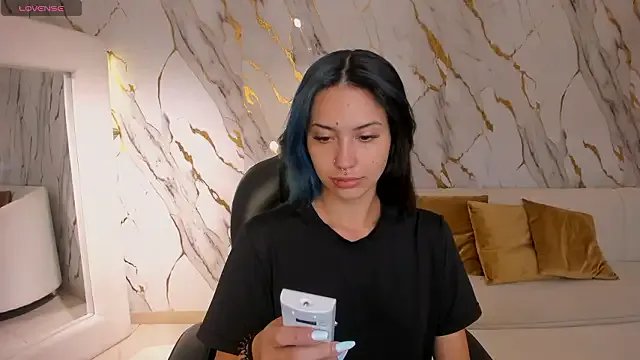 KayraLanne on StripChat