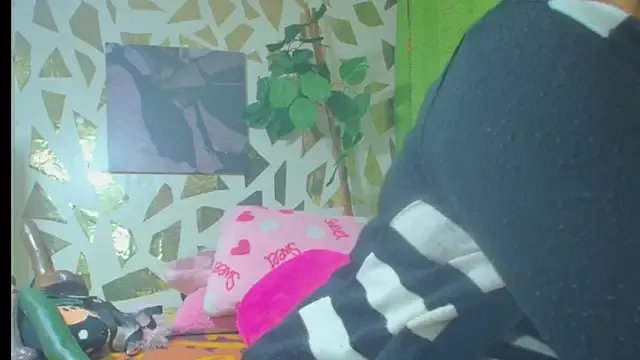 Kazsandraa on StripChat