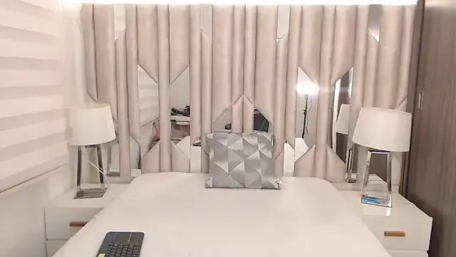 KcristalWhite — naked,show dildo,squirt