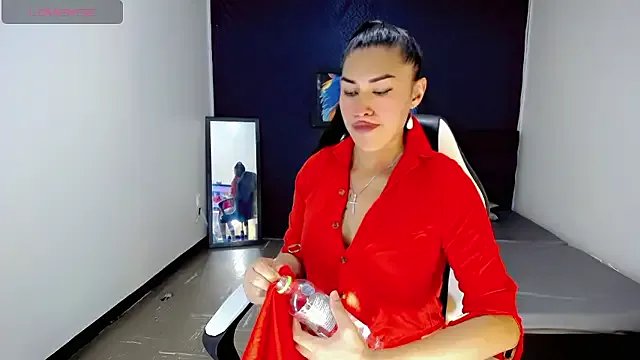 khiara_moretti on StripChat