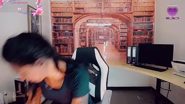 khiara_moretti on StripChat