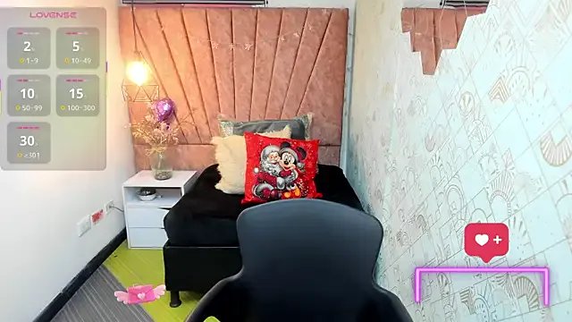 Kiara_Cruz__ on StripChat