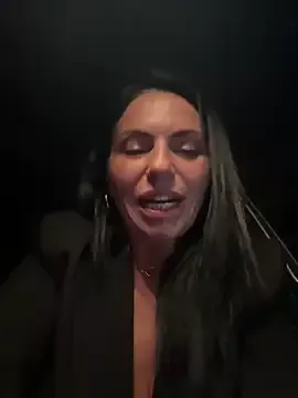 Offline KimKelly13 on StripChat