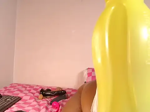 Offline KINKYBOOTI22 on StripChat