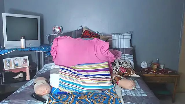 KinkyTall85 on StripChat