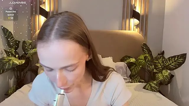 Kira_Quinn on StripChat