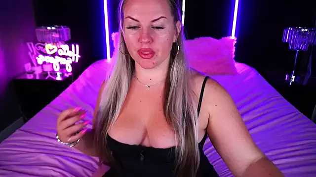 Freechat KiraCandyS on StripChat