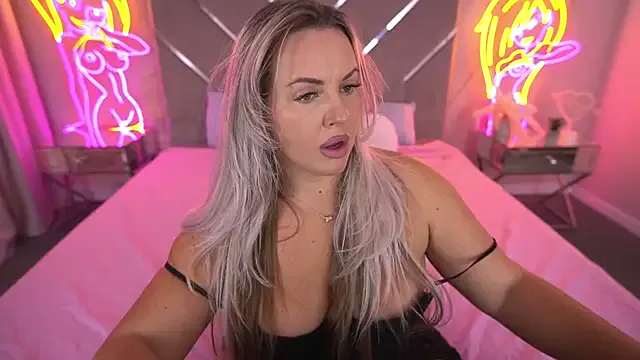 Freechat KiraCandyS on StripChat