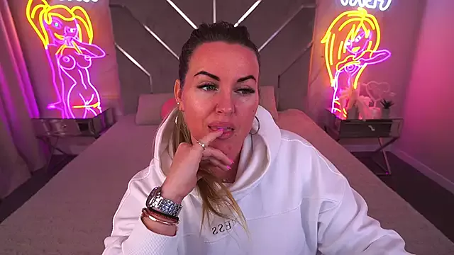 Freechat KiraCandyS on StripChat