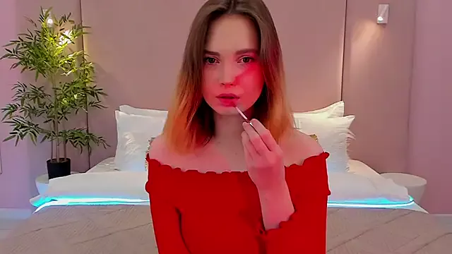 Offline KiraHolli on StripChat