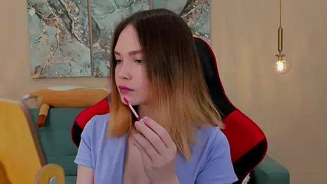 Offline KiraHolli on StripChat