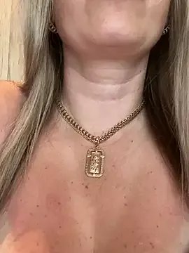 Kittenforyou on StripChat