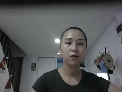 Kitty_Bear02 on StripChat