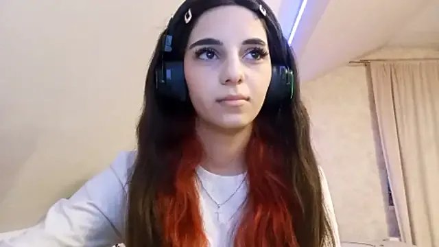 KizzieSchronce on StripChat