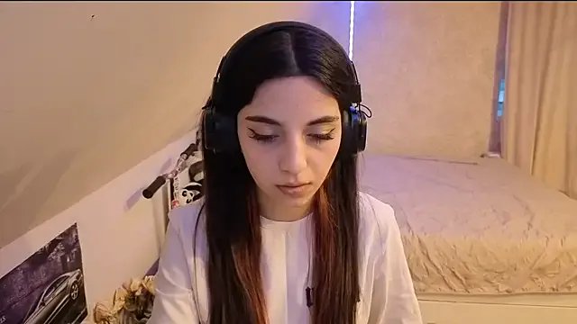 KizzieSchronce — Spin around, show my outfit