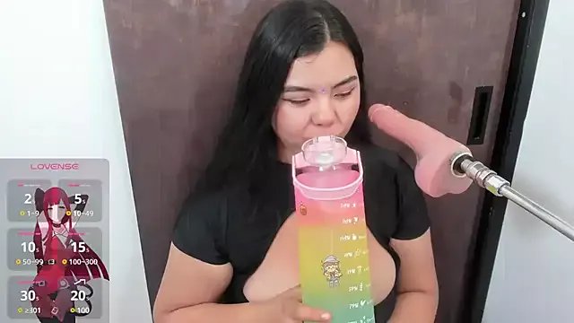 klhoe_boobs on StripChat