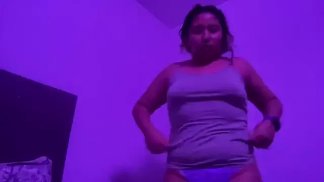 Kmiii21 on StripChat