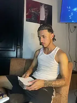 Offline Kriss_Edwards on StripChat