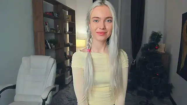 KristalCrowner on StripChat