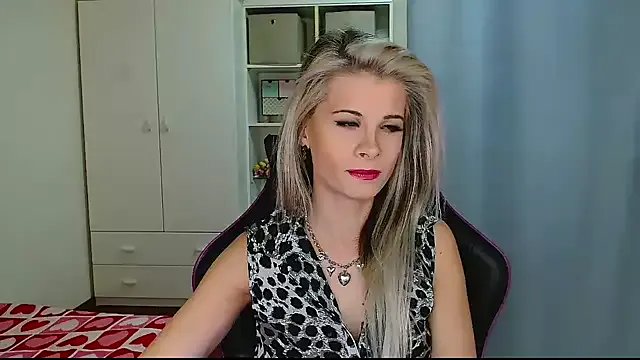 KristineGlow on StripChat