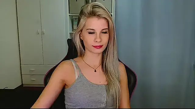 KristineGlow on StripChat