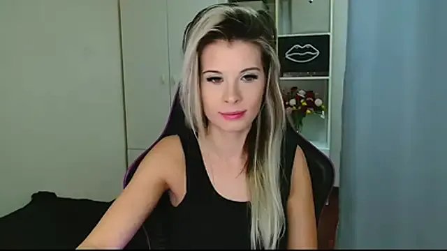KristineGlow on StripChat