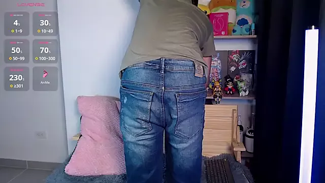 Offline kyle_clint07 on StripChat