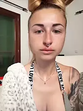 Offline kylie_blck on StripChat